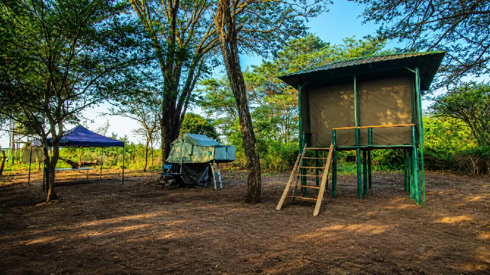 Mkokoteni rooftop tent and Treehouse setup at Thiba River Camp